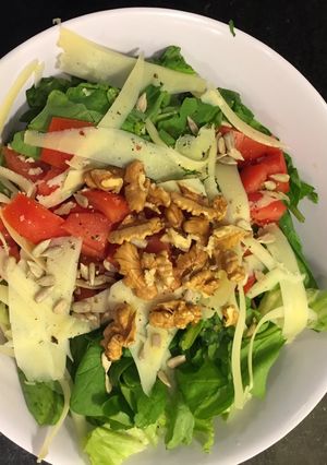 Una foto de Ensalada de espinacas