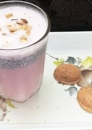 A picture of Roohafza walnut milk shake.
