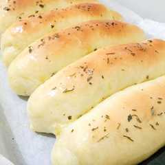A picture of Dinner Roll.