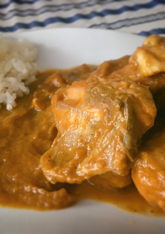 Una foto de Pollo en salsa de calabaza y dátiles