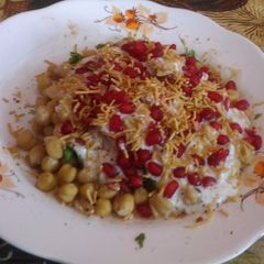 A picture of Ragda patties.