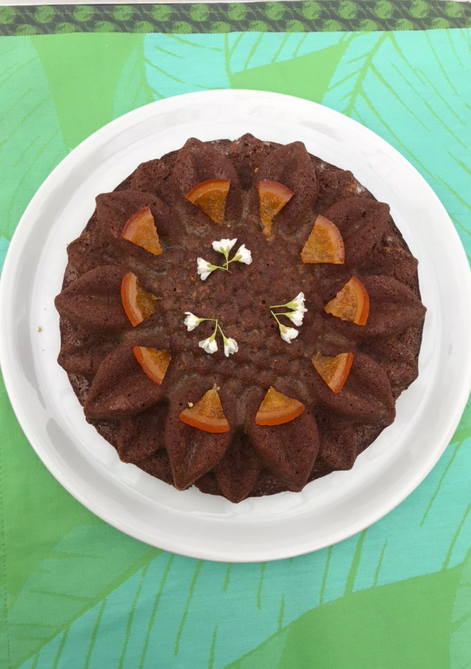 Una foto de Bizcocho de harina de almendras, coco🥥, naranja 🍊 y chocolate, keto, sin azúcar