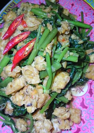 Foto resep Oseng Kangkung Tempe Bejek