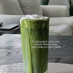 Vanilla Matcha Latte with vanilla cold foam A picture of Vanilla Matcha Latte with vanilla cold foam.