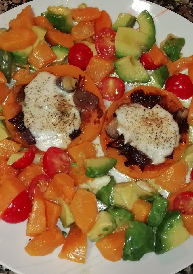 Una foto de Calabaza con cebolla morada, mozzarella y guarnición