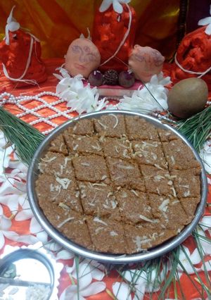 સુખડી (Sukhadi Recipe In Gujarati) રેસીપી મુખ્ય ફોટો