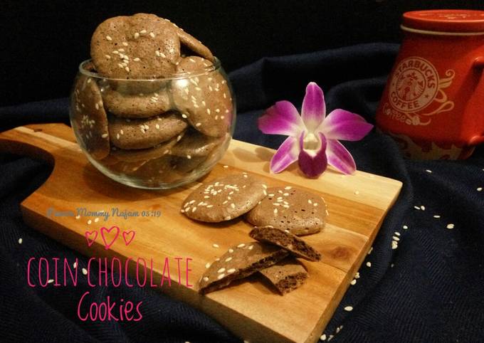 Chocolate coin cookies (kukis putih telur)