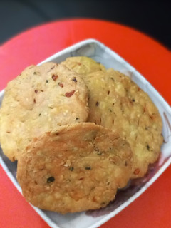 જીરા પૂરી (Jeera Poori Recipe In Gujarati) રેસીપી મુખ્ય ફોટો