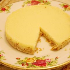 A picture of Japanese Style New York Cheesecake.