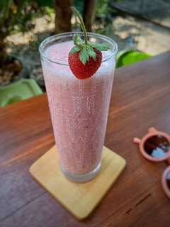 Foto resep Strawberry Yoghurt Smoothies 🍓🥤