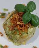 Hojaldre de hamburguesa con pimientos verde frito y queso fundido al pesto