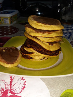 Una foto de Hotcakes de avena y durazno