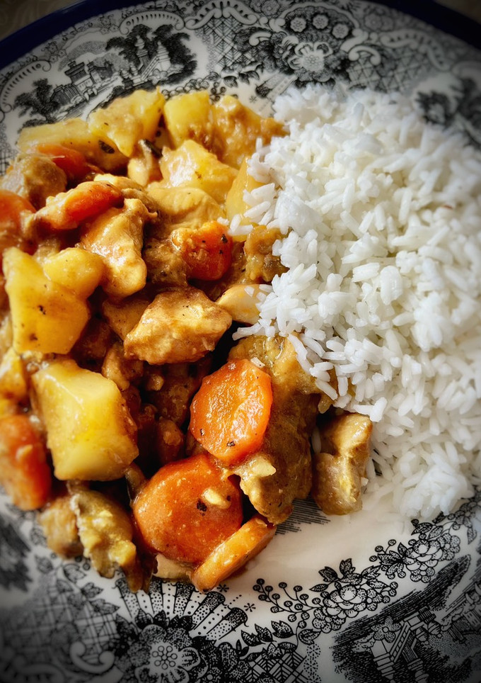 Una foto de Curry japonés con pollo