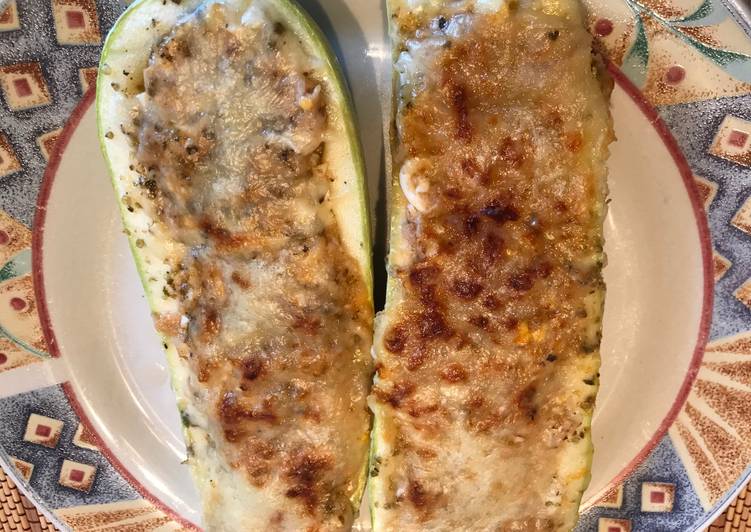 Calabacines rellenos de atún al microondas