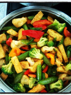 A picture of Stir fry vegetable with tofu.