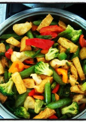 A picture of Stir fry vegetable with tofu.
