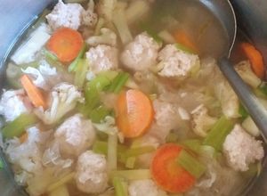 Foto resep Sop bola bola ayam jamur es