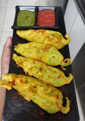 મરચા ના ભજીયા (marcha na bhajiya recipe in Gujarati) રેસીપી મુખ્ય ફોટો