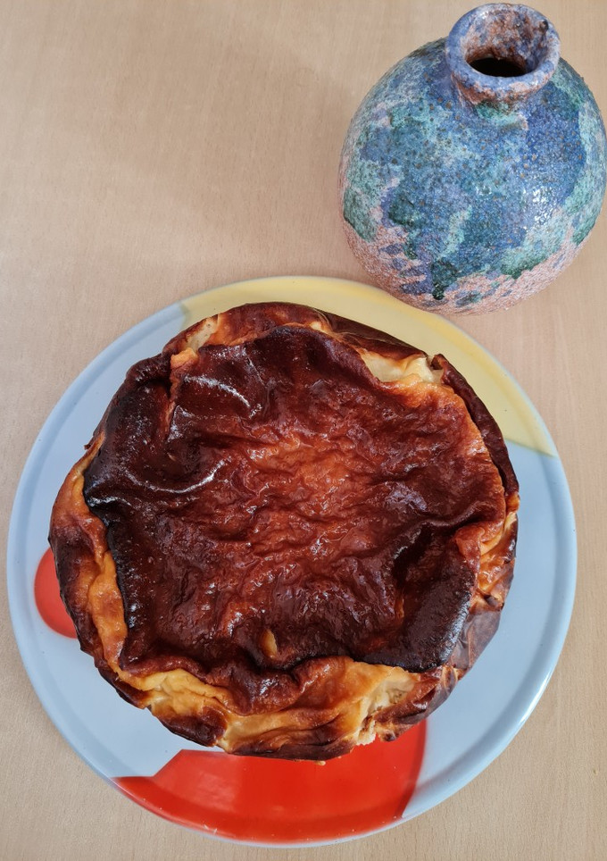 Una foto de Pastel turco con yogurt estilo griego 🇹🇷 🇬🇷