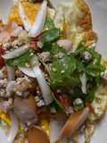 ยำไข่ดาวไส้กรอก