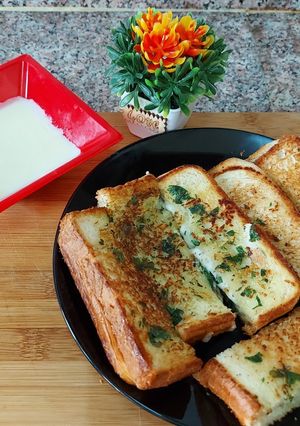 A picture of Domino's style cheesy Garlic Bread.