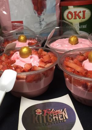 Strawberry ice cream ainihin hoton girkin