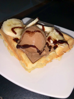 Una foto de Masa de un riquísimo waffle 🧇 😍