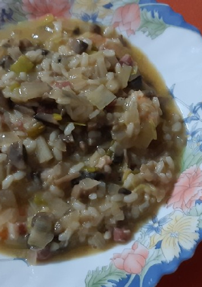 Una foto de Risotto de champiñones, jamón y langostinos