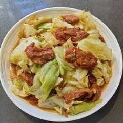 A picture of Cabbage with Beef.