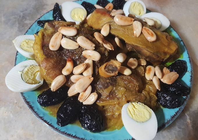 Simple Way to Make Tajine d&#39;agneaux aux pruneaux et aux amandes 🍴