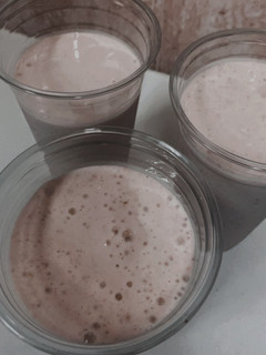 صورة لوصفة سموثي فراوله و موز 🍓🍌