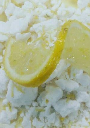 Una foto de Mousse de limón con merenguitos
