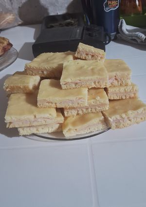 Una foto de Fainá clásico relleno con jamón y queso