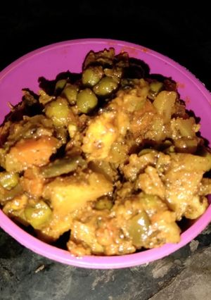 आलू गोभी की सब्जी (aloo gobi ki sabzi recipe in Hindi) रेसिपी मुख्य फोटो