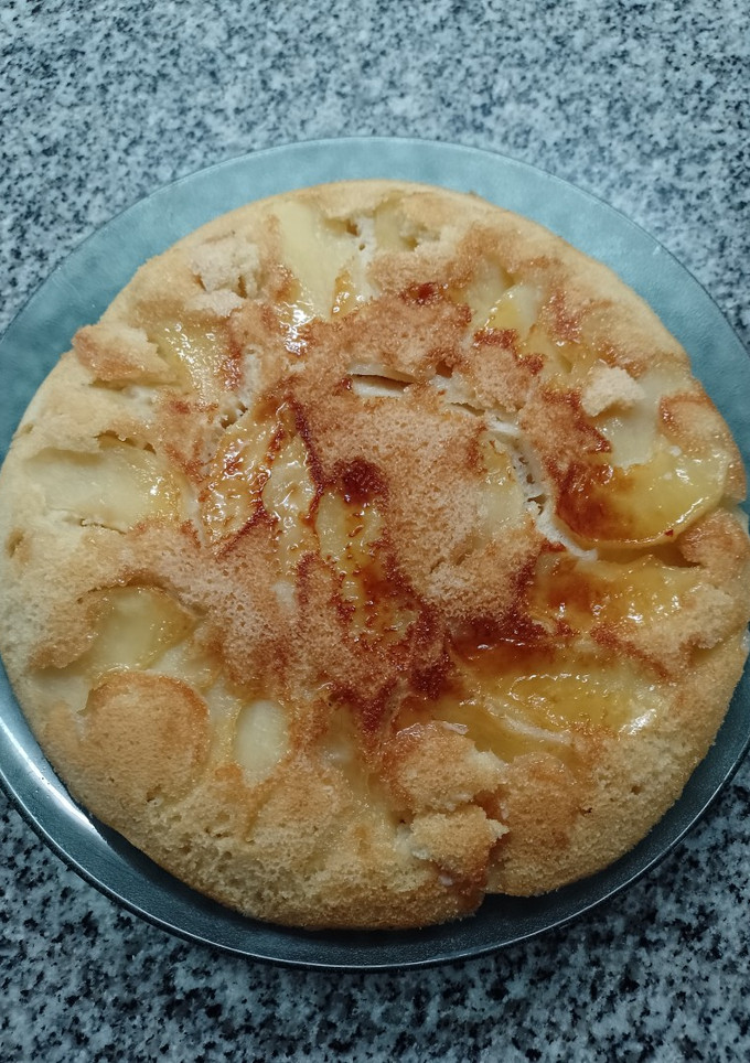 Una foto de Tarta de manzana en sartén, fácil, rápida y económica