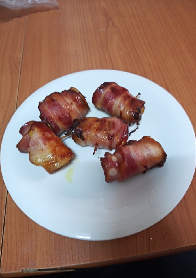 Una foto de Rollitos de dátiles y bacon al horno