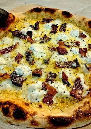 Foto di Pizza carbonara