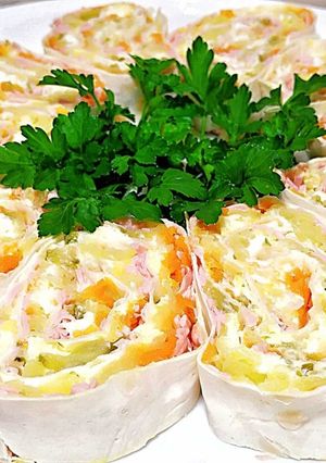 Фото Самый популярный новогодний салат в виде закуски.