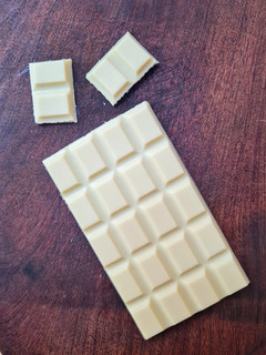 Una foto de "Chocolate" blanco versión Mate Amargo 🤍 solo azúcar propio de la leche en polvo 🤍 sin termómetro
