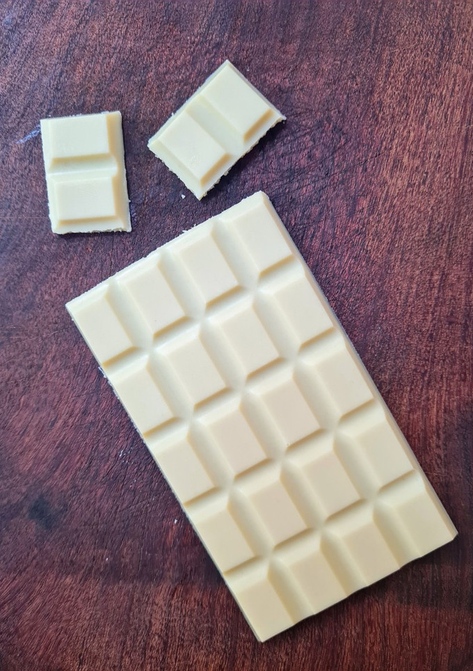 Una foto de "Chocolate" blanco versión Mate Amargo 🤍 solo azúcar propio de la leche en polvo 🤍 sin termómetro