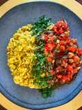 Risotto alla Milanese (Safranrisotto) mit Tomaten-Paprika-Gemüse