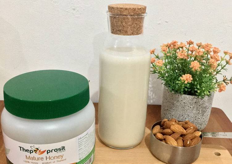 Homemade raw almond milk (slow juicer) – Resep membuatnya