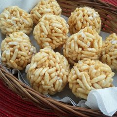 A picture of Lai Ke Laddoo (puffed rice balls).