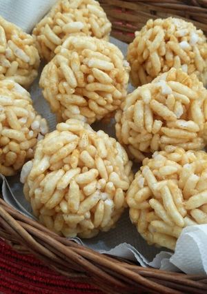 A picture of Lai Ke Laddoo (puffed rice balls).