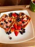 Tostadas francesas con arándanos y fresas 😋🍓🍞