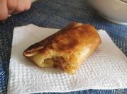 Una foto de tortilla de zanahoria y repollo