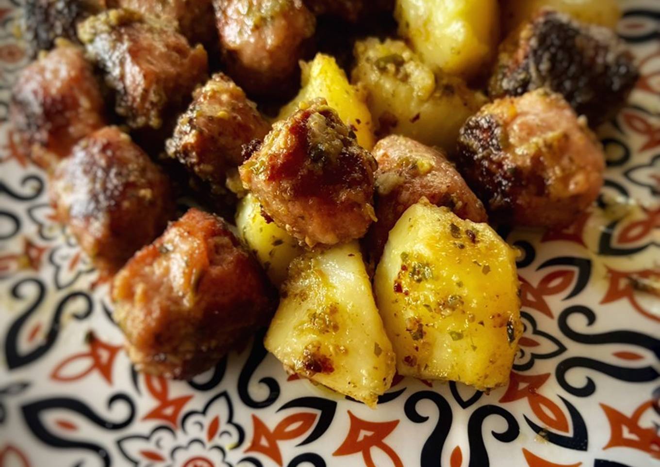 Ensalada de salchicha con patata al pesto
