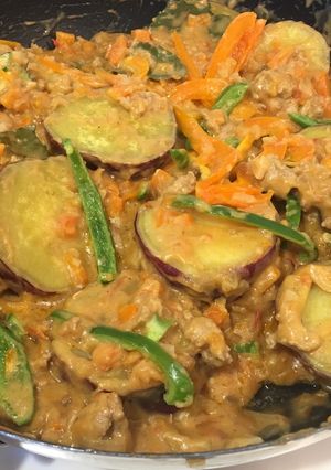 A picture of Sweet potato on bechamel sauce.