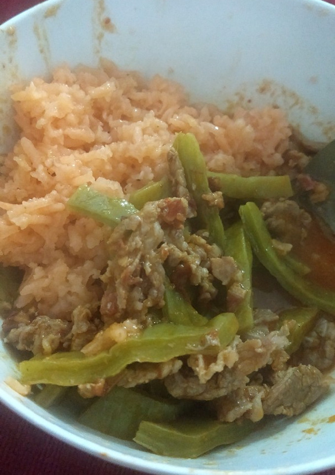 Una foto de Carne en su jugo con nopales