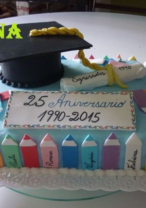 Una foto de Torta 25 aniversario de egresados